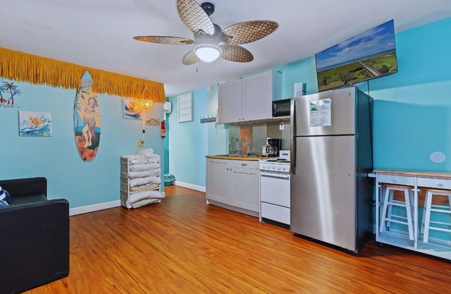 Continental Motel - studio with kitchenette close to beach
