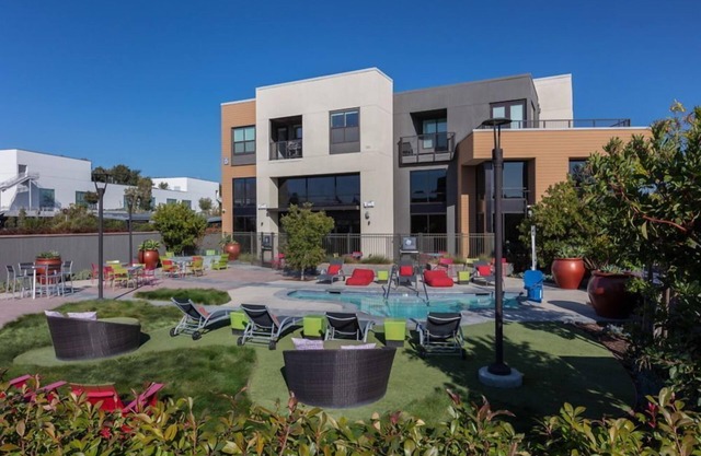 Convenient Laundry: 1 Bedroom Condo with Washer and Dryer