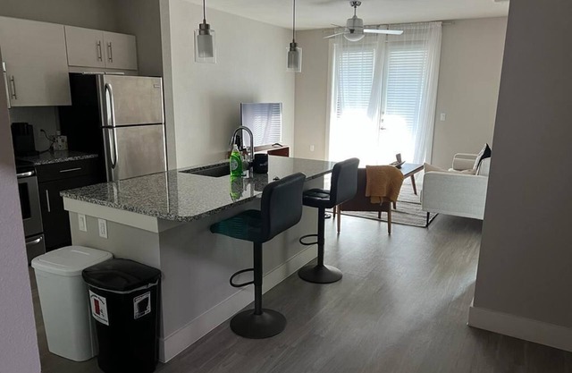 Convenient Location-Stunning 1 bedroom Apartment