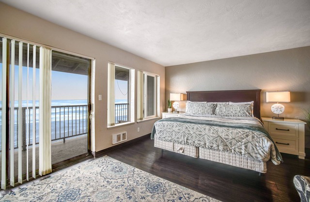 Convenient oceanfront studio condo with ocean view and seasonal pool