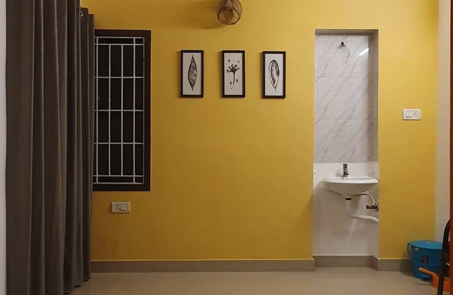 Convenient shared room in a 2bhk with all amenities at value in central Chennai.