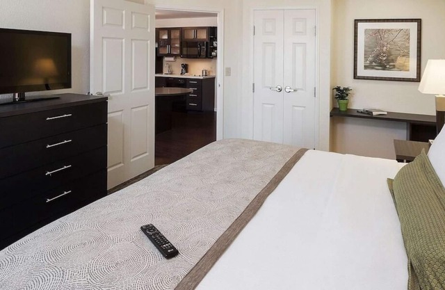Convenient Stay! FREE Parking, Pets Allowed, Close to Alief Community Park!