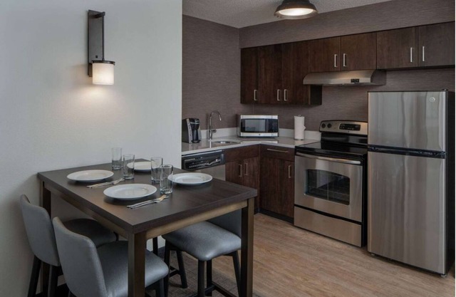 Convenient Stay, Superb Location! 2 Relaxing Units, Near Fair Oaks Park