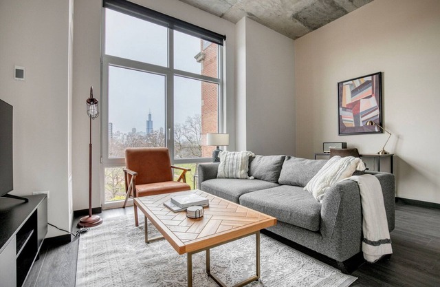 Convenient West Loop 1BR w/Gym & Rooftop, nr Union Park, by Blueground