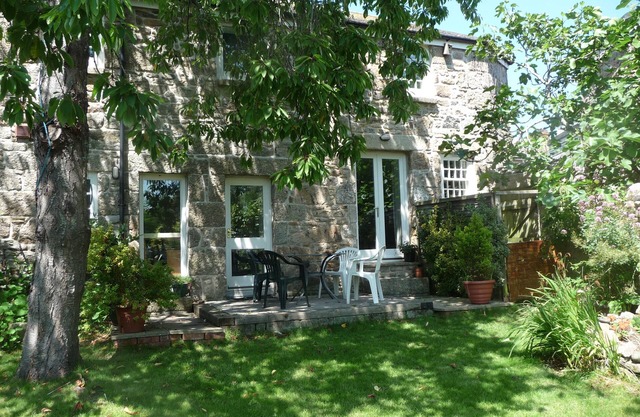 Converted Coach House In Private Location