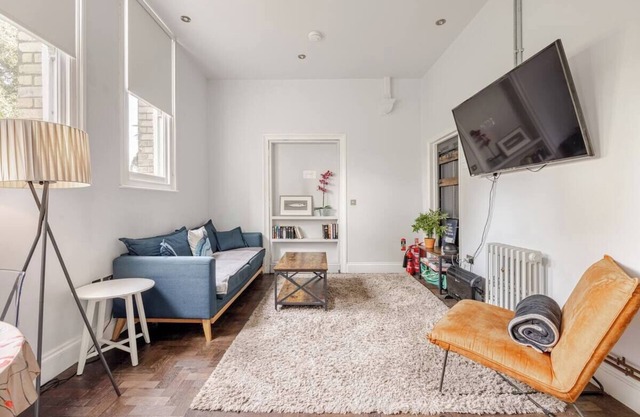 Converted flat in amazing converted schoolhouse near Fowey Harbour
