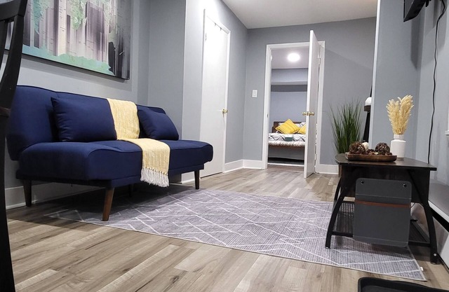 Convinient location, Remodel Apartment
