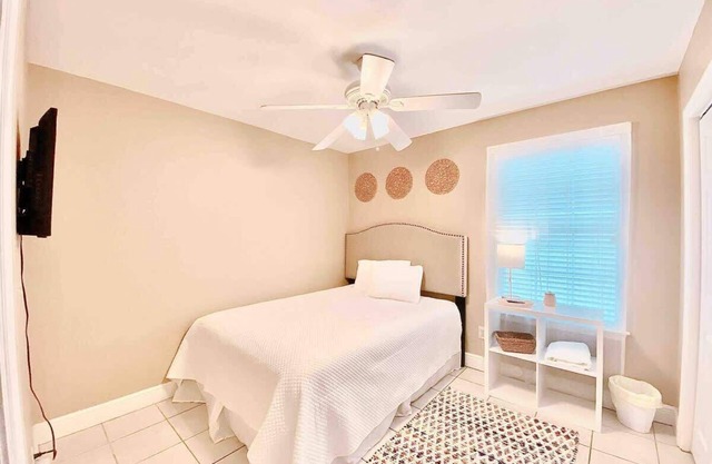 Cool and Bright Room Designed for Relaxation