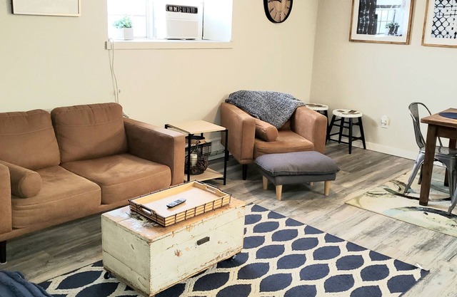 Cool Hand Luke 2bed/1bath Apt. Downtown Historic Canon City