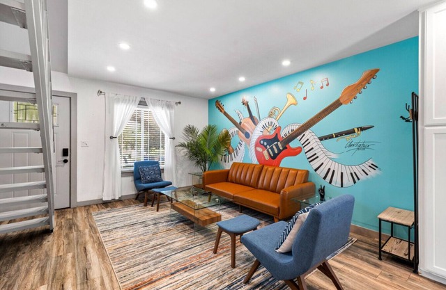 Cool Vibes SoCo Townhome!