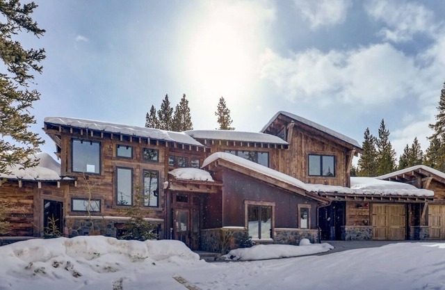 Copper House - Beautiful Ski on/Ski off Luxury Home in Copper Mountain