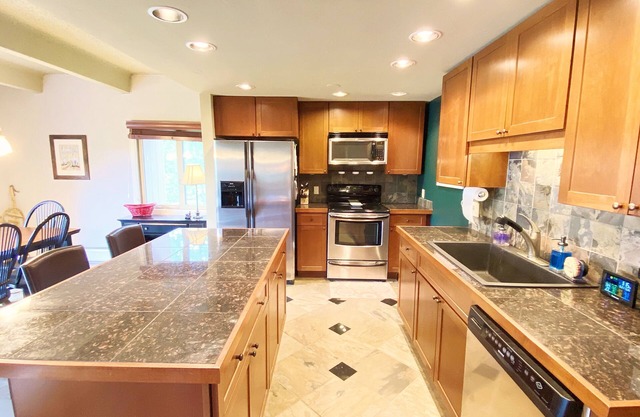 Copper Mountain East Village Condo, 2 bdrm/2bth 1k sq ft: 2 min walk to lift