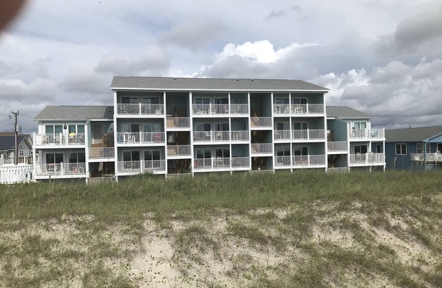 CORAL SURF B-1 - OCEANFRONT 2 BR AND 2 BATH CONDO