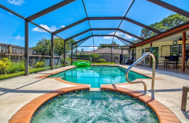 Coral Tides. Updated pool home 5 mi to Anna Maria Island