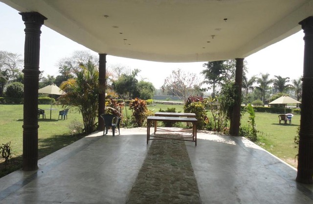 Corbett Pool & Cottages