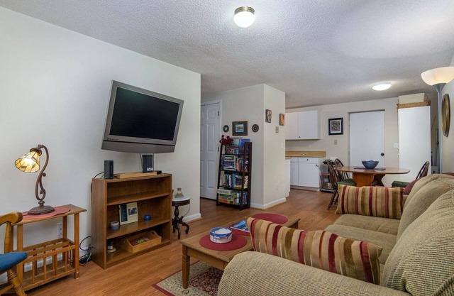 Corner cottage in Black Mountain- 30 day min. near Asheville