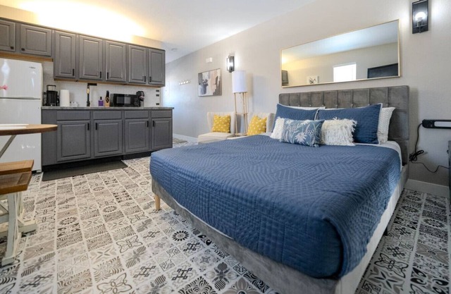 Corner | Top Floor | Fall Creek | Convenient to 76