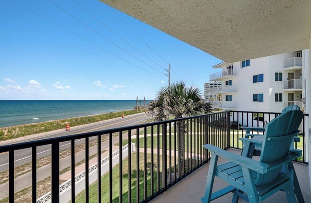 Corner Unit, Large Balcony, Pool,Beach,Resort Fun!