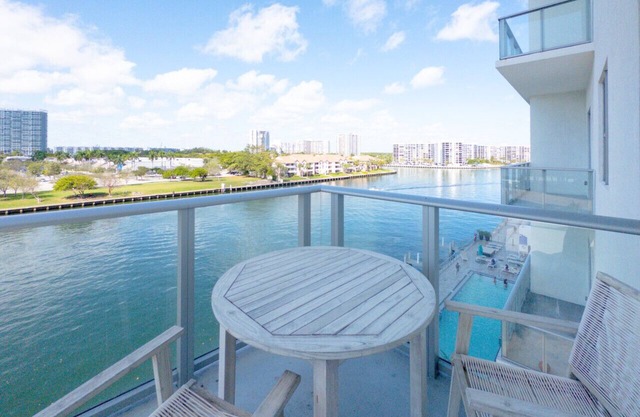 Corner unit|Spacious Balcony|Sunset Views