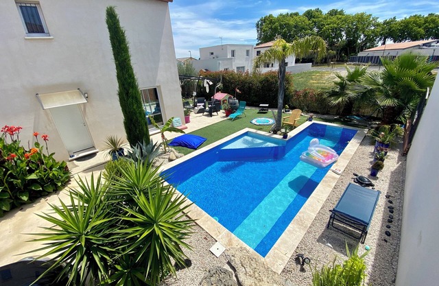 Corner villa + 8m swimming pool + 5s jacuzzi + 15m from the beach & town center