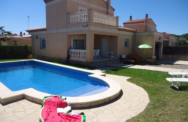 Corner villa with private pool