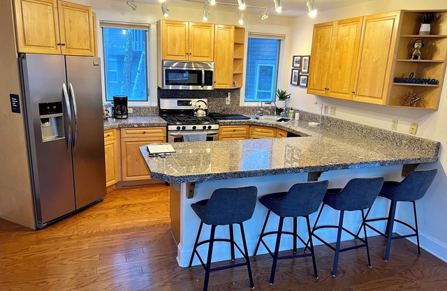 Cornet Creek Retreat - Easy Ski, River & Town Access - Semi-Private Garage