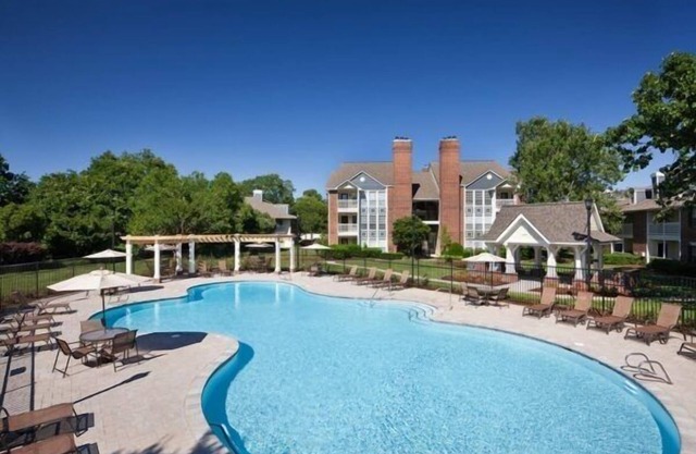 Corporate and Modern 2br suite I Pool I Parking