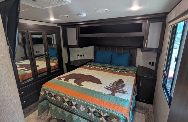 Correa's RV, close to the river, pet friendly