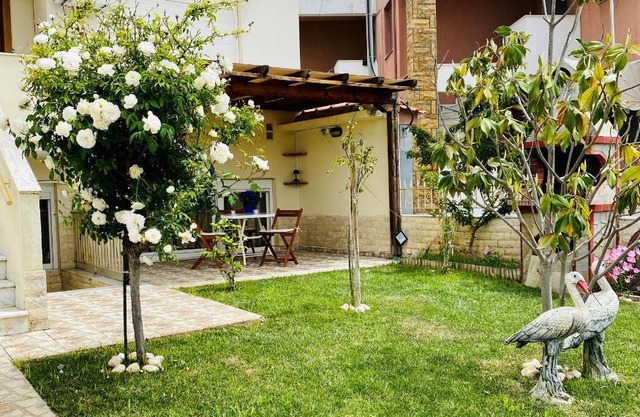 Cosy 1-bdrm Nikiti apartment short walk to beach