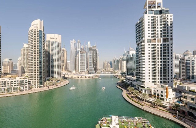 Cosy 1 bedroom apartment with amazing Marina View.
