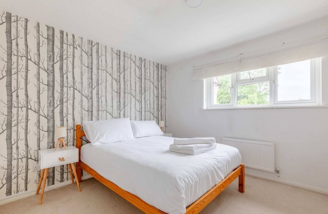 Cosy 1BD Home, near London City Airport!