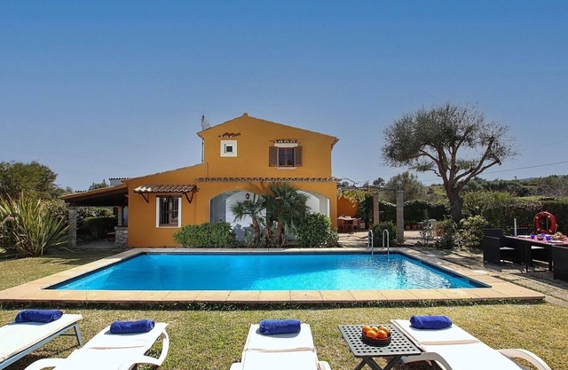 Cosy 2 Bedroom Villa, A/C, Private Pool, Mountain Views between Pollensa & Alcudia, Beaches & Golf!