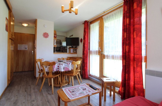 Cosy 4-person apartment with balcony and WIFI at the foot of the slopes