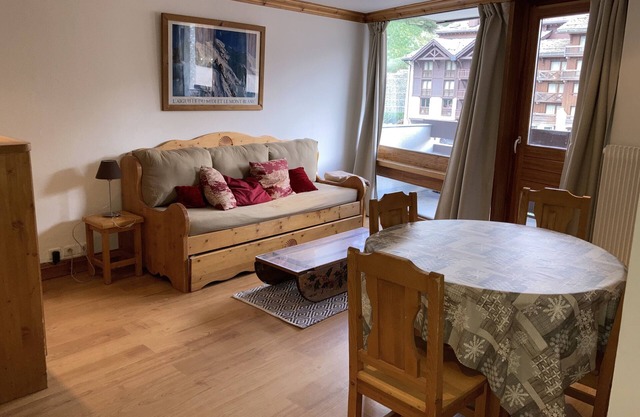 Cosy 6-bed apartment in the center of the resort