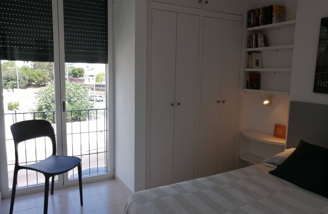 Cosy, air-conditioned,ideal for couples, near beaches&center +parking+wifi