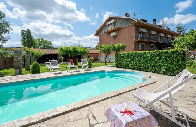 Cosy apartment for 4 people with WIFI, pool, A/C, TV and patio