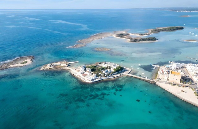 Cosy apartment for 4 guests with WIFI, TV, pets allowed and parking, close to Otranto