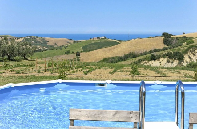Cosy apartment in villa with hot tub, WIFI, pool, A/C, TV, patio, pets allowed and panoramic view