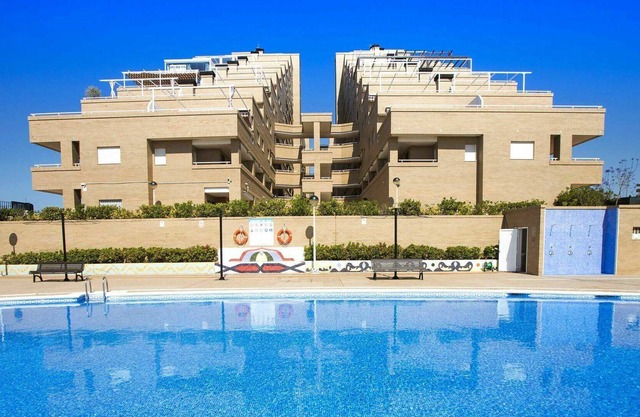 Cosy apartment for 4 people with A/C, pool, TV, terrace, pets allowed and parking