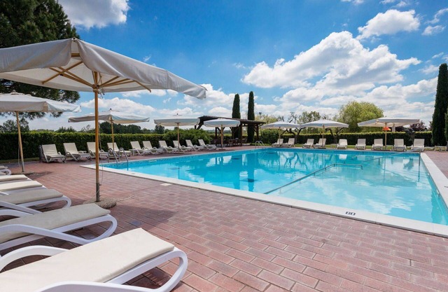 Cosy apartment for 5 people with pool, WIFI, A/C, TV and patio