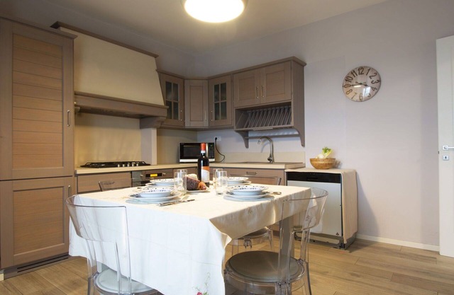 Cosy apartment for 6 people with WIFI, private pool, TV, terrace, pets allowed and panoramic view