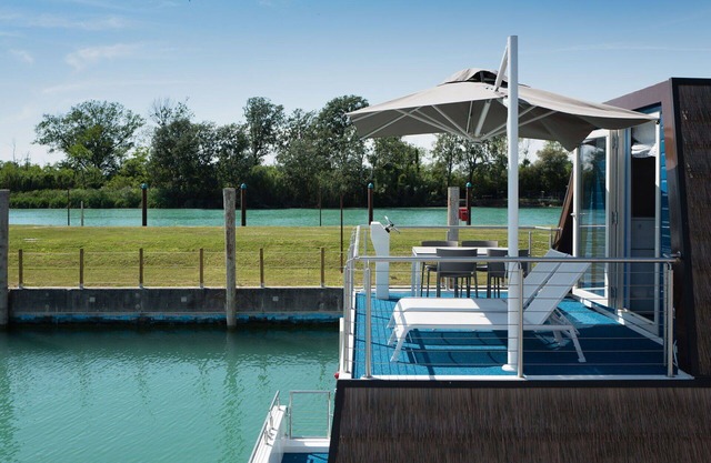 Cosy apartment in villa for 6 guests with pool, WIFI, A/C, TV, terrace and pets allowed