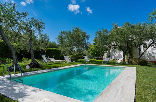 Cosy apartment in villa for 8 guests with pool, WIFI, TV, patio, pets allowed and panoramic view