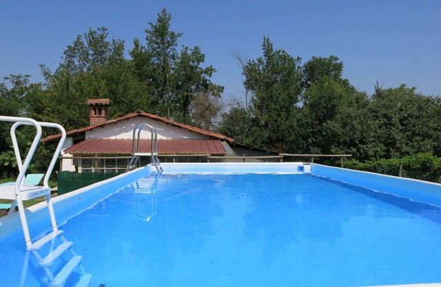 Cosy apartment in villa for 6 people with WIFI, pool, TV, patio and pets allowed