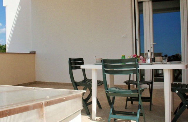 Cosy apartment for 10 people with A/C, terrace, pets allowed and parking