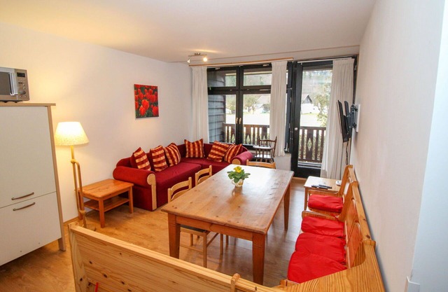 Cosy apartment for 8 guests with WIFI, TV, balcony and parking