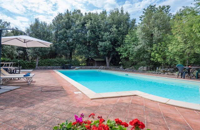 Cosy apartment for 4 people with pool, WIFI, TV and veranda, close to Siena