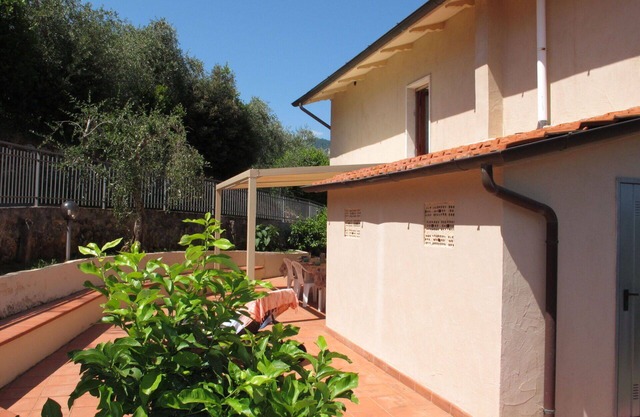 Cosy apartment for 10 people with WIFI, TV and terrace