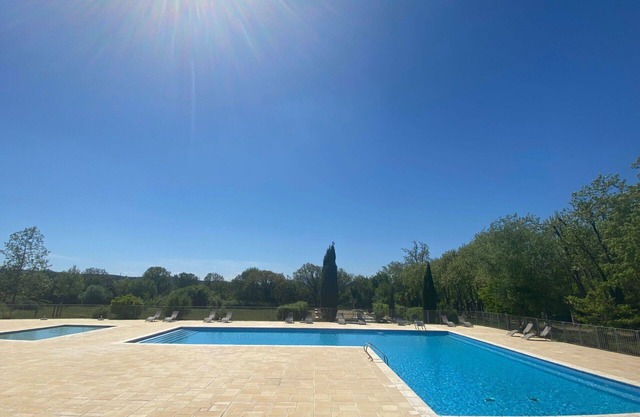 Cosy apartment for 2 guests with WIFI, pool, TV, terrace and pets allowed