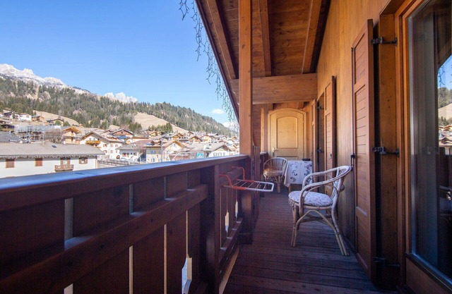 Cosy apartment for 23 guests with WIFI, TV, balcony and parking